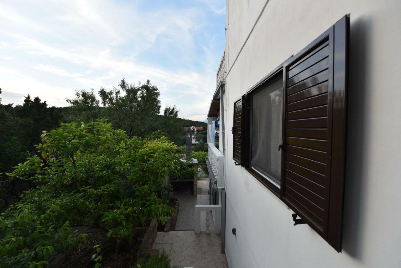 Apartmani Marko Gdinj Exterior photo