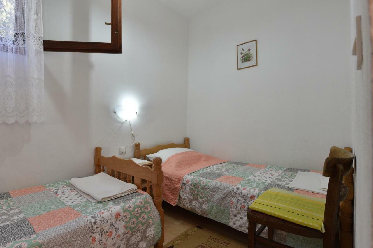 Apartmani Marko Gdinj Exterior photo